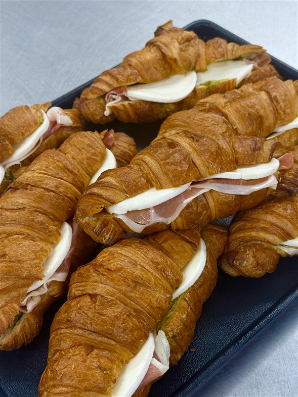 Pesto croissant m. serrano