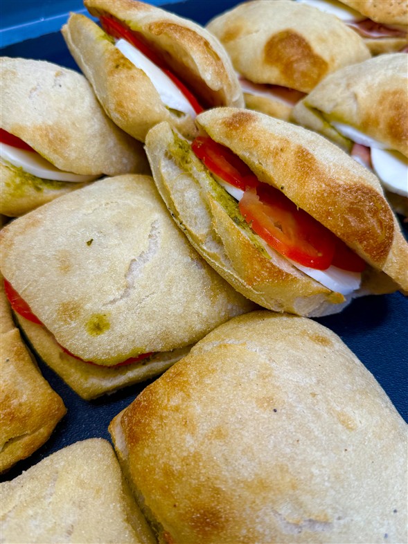 Panini m. pesto, tomat og mozarella
