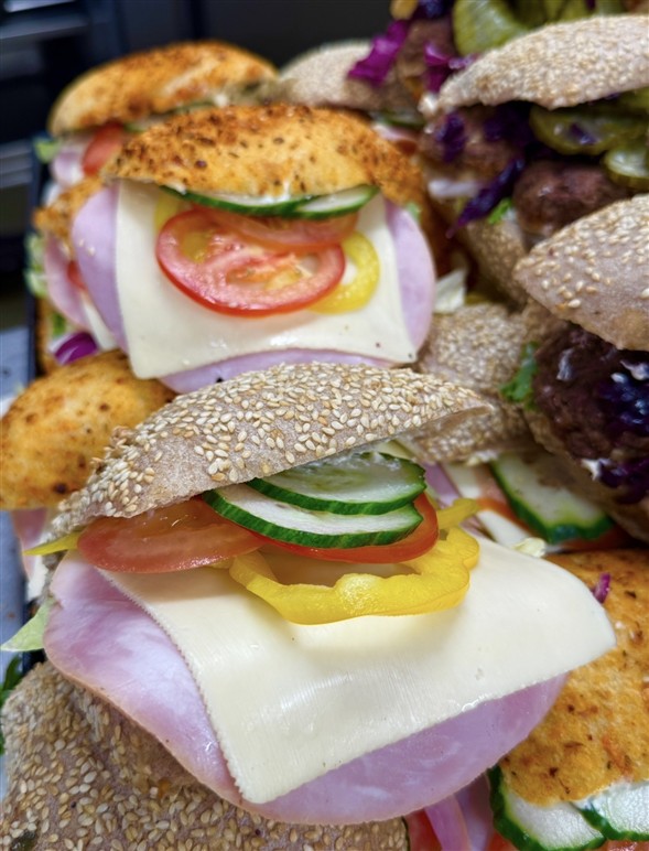 Sandwich m. skinke og ost