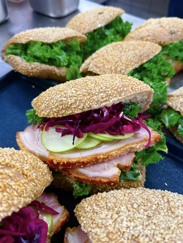 Lun flæskestegssandwich