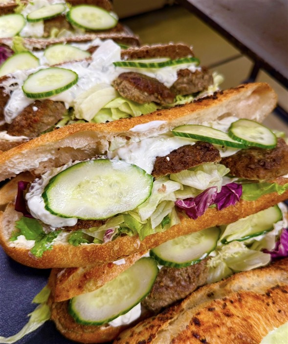 Sandwich - Græsk oksefrikadelle